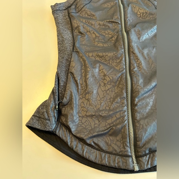 Lululemon Rebel Runner Vest, Black Petal Camo Embossed Wee Stripe Full, Sz S - Picture 3 of 12